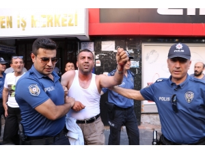 Ev Sahibi Anahtarı Alınca Jiletle İntihara Kalkıştı