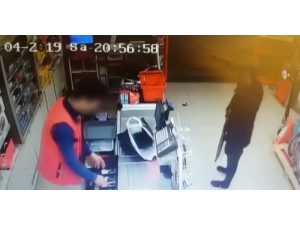 İstanbul’da Pompalı Tüfekle Market Soygunları Kamerada