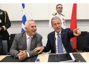 Bakan Akar Yunan Mevkidaşı Apostolakis İle Bir Araya Geldi