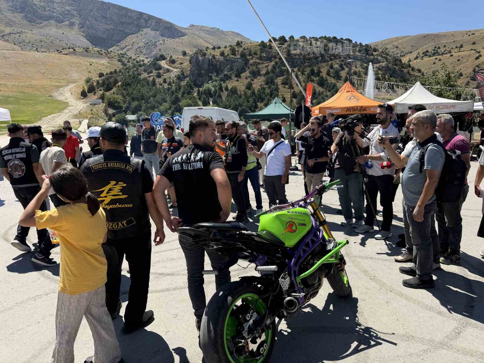 erzincan-da-ergan-motofest-akrobasi-sovuyla-basladi