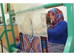 Yöresel Kilim Sanatını Gelecek Kuşaklara Aktaracaklar