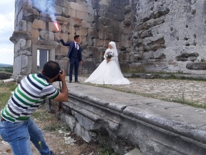 Aizonai Antik Kenti Evlenen Çiftler İçin Doğal Fotoğraf Stüdyosu Oldu