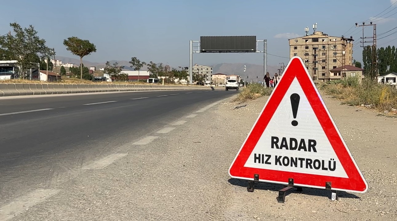 yuksekova-da-trafikte-hiz-denetimi