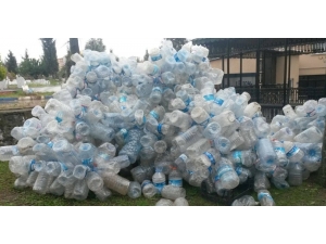 Güneş Altında Beklemiş Damacana Ve Pet Şişeden Su İçmeyin