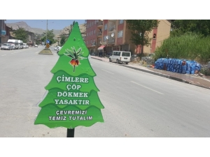 Hakkari Belediyesinden Ağaç Temalı Uyarı Levhaları