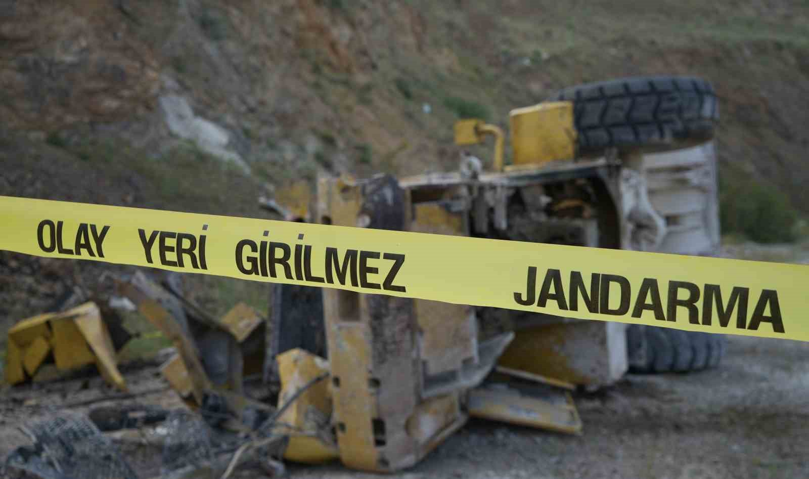 is-makinesi-20-metrelik-ucurumdan-yuvarlandi-operator-agir-yarali