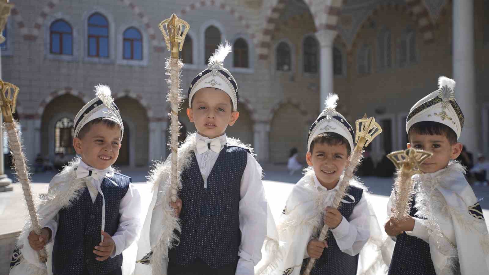 arnavutkoy-de-924-cocuk-sunnet-heyecani-yasadi