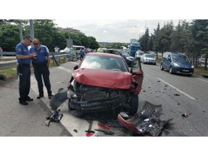 Samsun’da Otomobil Geri Geri Gelen Araca Çarptı: 3 Yaralı