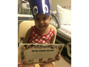 Minik Öykü Arin’in "Üstün Başarı Belgesi" Sevinci