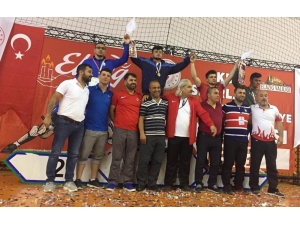 Vanlı Güreşçi Türkiye Birincisi Oldu