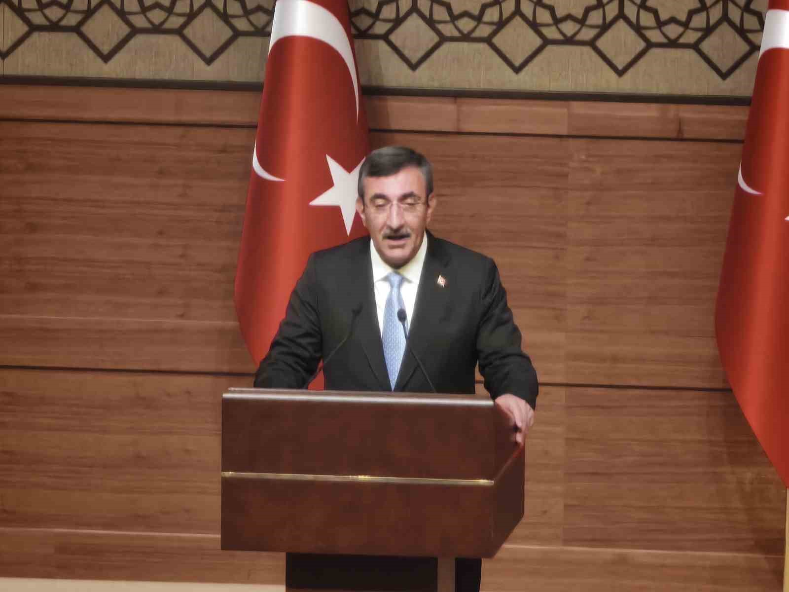 cumhurbaskani-yardimcisi-yilmaz-isimlerimiz-farkli-olabilir-ama-hepimizin-soyadi-turkiye-cumhuriyeti-dir