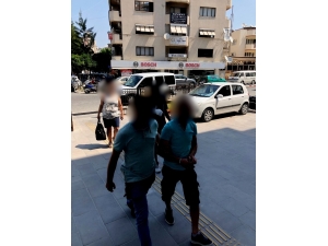 Kuşadası’nda 27 Yıl 3 Ay Kesinleşmiş Hapis Cezası Bulunan İki Zanlı Yakalandı