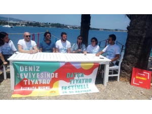 Deniz Seviyesinde Tiyatro Başladı