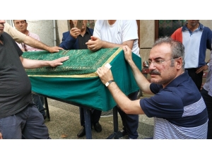 Kaymakam İnan, Oğlunun Tabutu Başında Suçluların Serbest Kalmasına İsyan Etti