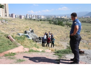 Çarparak Uçuruma Yuvarladığı Araçtaki Şahsı Öldürdü