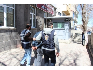 Kars’ta Kablo Hırsızları Yakayı Ele Verdi