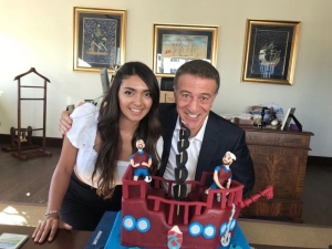 Ahmet Ağaoğlu’na Sürpriz 61. Yaş Günü Kutlaması