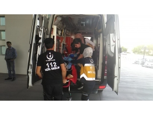 Genç Öğretmeni Öldürdü, Annesini Ve Kardeşini Ağır Yaraladı