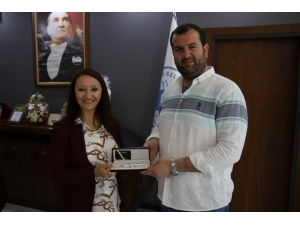 Başkan Tekin’e Hediye Edilen Kutlama Çiçeklerinin Hepsi Satıldı