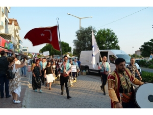 Didim Uluslararası Halk Oyunları Festivalinde Renkli Görüntüler