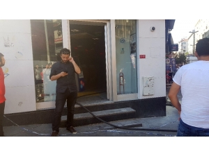 Sigara İzmariti Bankayı Yakıyordu