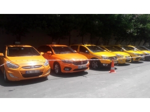 Turistleri Dolandıran Taksi Çetesine Operasyon: 23 Gözaltı