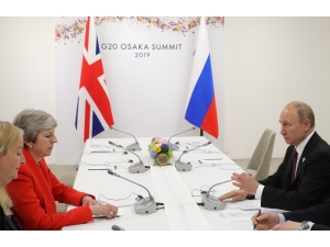 İngiltere Başbakanı May, Putin’i Uyardı