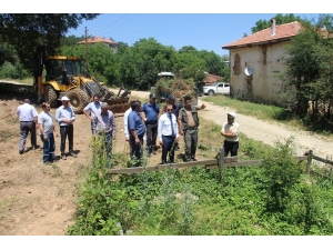 Dumlupınar Ağaçköy Şehitliği’nde Bakım Ve Onarım Çalışmaları