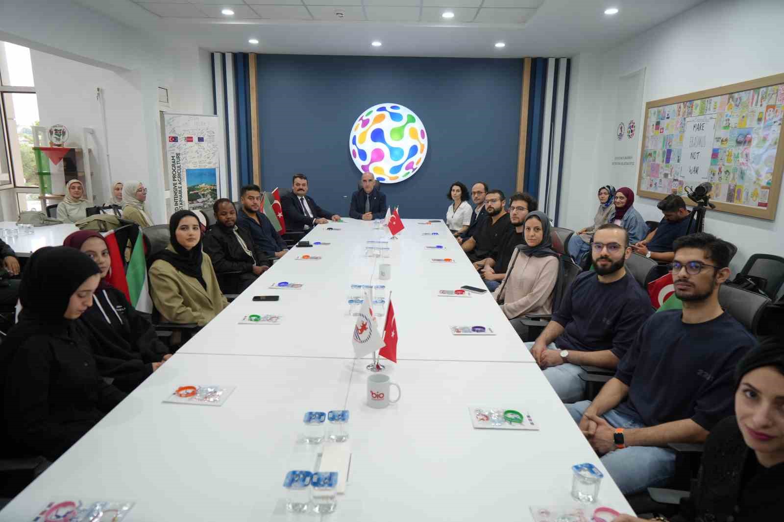 gazze-deki-yikimin-egitime-olan-etkileri-omu-de-masaya-yatirildi
