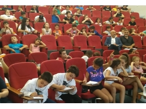 Cern Araştırmacısı Prof. Dr. Mossadek Talby, Çocuklara Atom Altı Parçacıkların Gizemli Dünyasını Anlattı