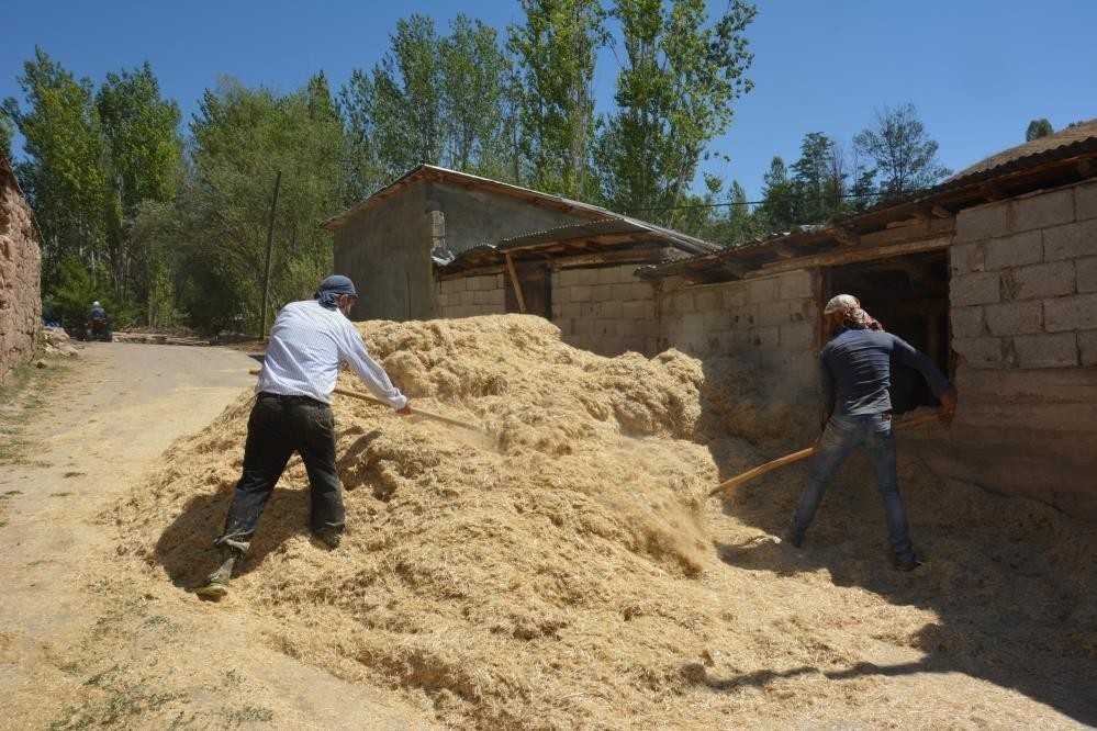 erzincan-da-ciftcinin-kis-hazirligi-suruyor
