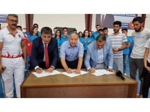 Develi’de Yaz Spor Okulları Muhteşem Gösterilerle Açıldı