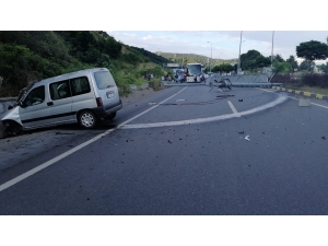 Devrilen Karayolları Tabelası Trafiği Aksattı