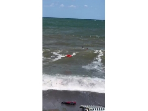 Boğulmak Üzere Olan Genci Cankurtaran Kurtardı