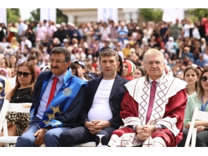 İstanbul Aydın Üniversitesi’nde 14’üncü Mezuniyet Coşkusu