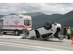 Tosya’da Otomobil Takla Attı: 2 Yaralı