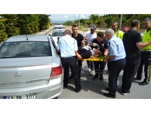 Kontrolden Çıkan Otomobil Karşı Şeride Geçti: 1 Yaralı