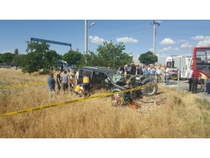 Kahramanmaraş’ta Hafif Ticari Araçla Traktör Çarpıştı: 2 Ölü, 1 Yaralı