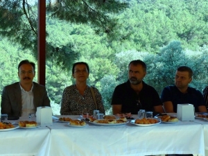 Kazak Türk’ü Şiraz Doğru Dualarla Anıldı