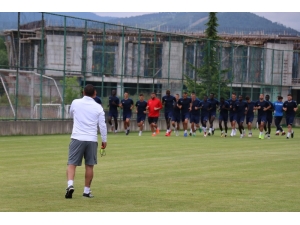 Shkupi Teknik Direktörü Ümit Karan, Kamp İçin Bolu’da