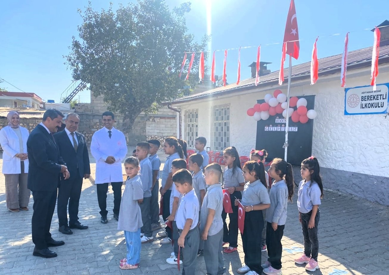 besni-de-ogrenciler-ilk-ders-heyecanini-yasadi