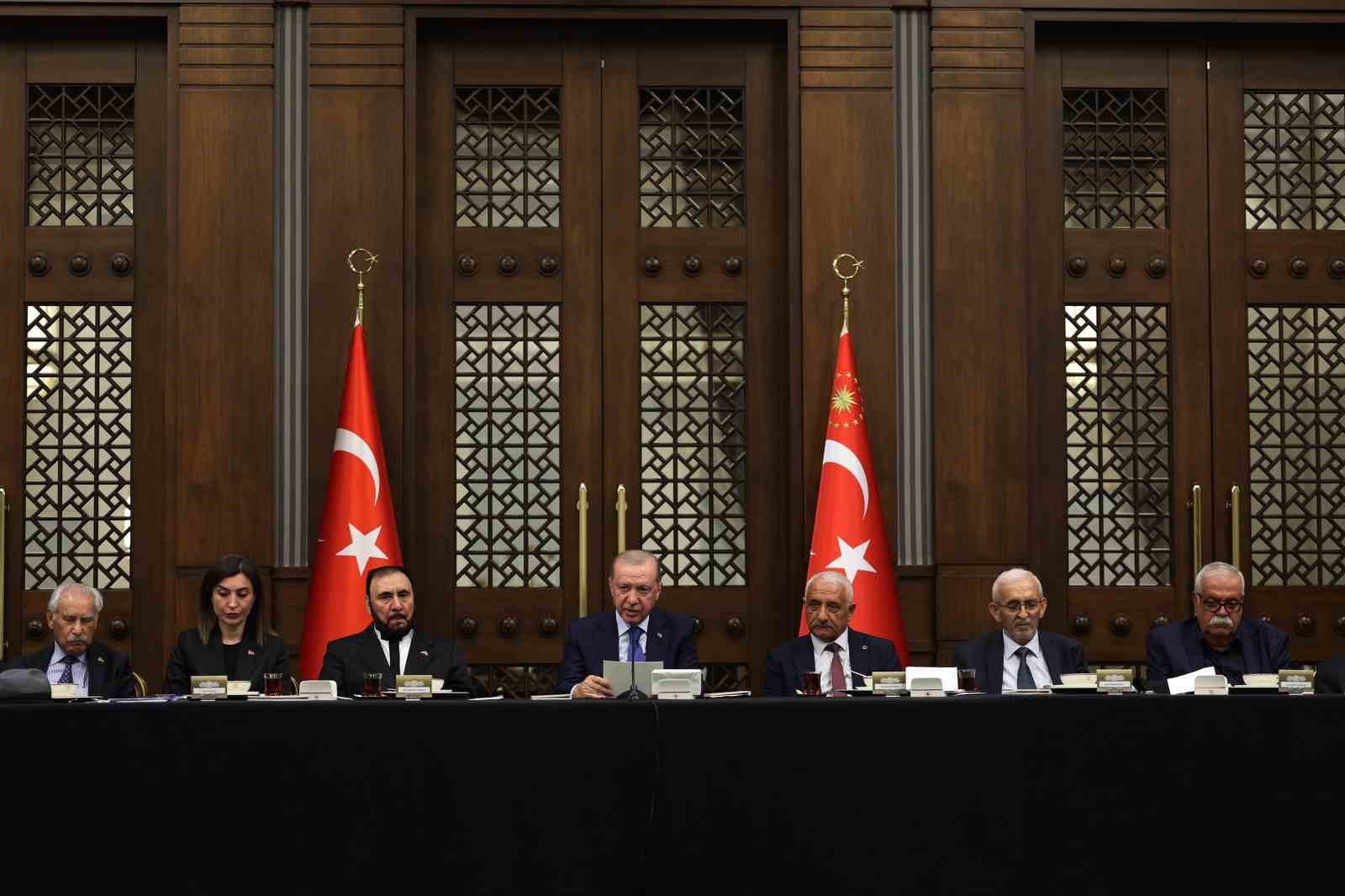 cumhurbaskani-erdogan-hicri-61-yilinin-10-muharrem-gununde-bedenler-bir-bir-topraga-dusse-de-hak-ve-hakikat-yere-dusmemistir
