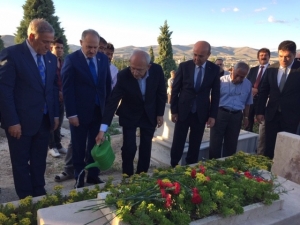 Kılıçdaroğlu, Kırşehir’de ‘Hak, Hukuk, Adalet’ Sloganı İle Karşılandı