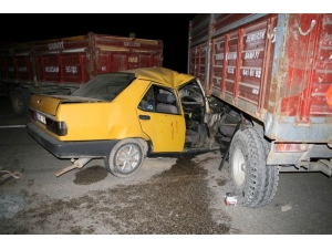 Otomobil Traktöre Bağlı Römorklara Çarpı: 2 Yaralı