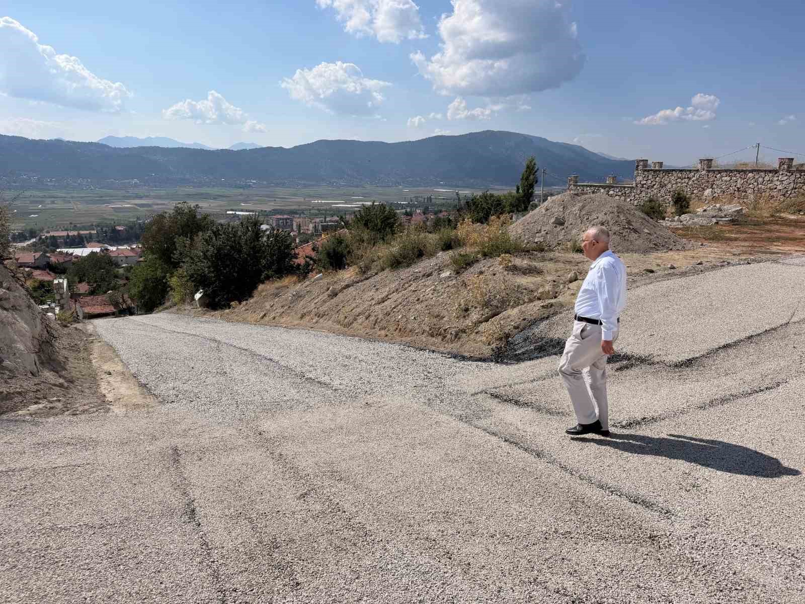 cameli-de-yeni-mahalle-nin-yollari-asfaltlaniyor