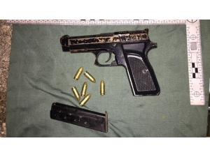 Polisten Kaçan 15 Yaşındaki Çocuğun Aracından Silah Çıktı