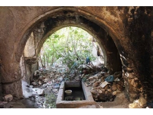 Asırlık Hamam Çöplüğe Dönüştü