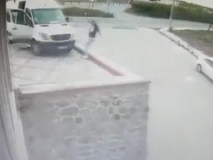 Görülmez Kaza Güvenlik Kamerasına Yansıdı