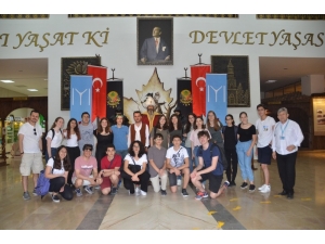 Robert Koleji Öğrencilerinden Müze Ziyareti