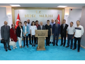 Vali Lys Şampiyonlarını Ödüllendirdi